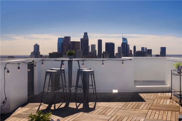 1025 White Knoll, Los Angeles, CA 90012