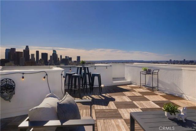 1025 White Knoll, Los Angeles, CA 90012