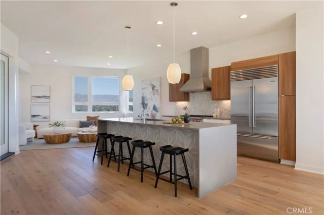 1025 White Knoll, Los Angeles, CA 90012