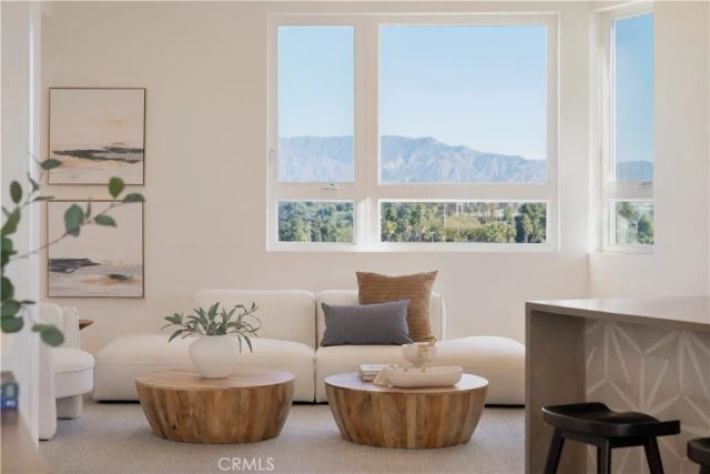 1025 White Knoll, Los Angeles, CA 90012