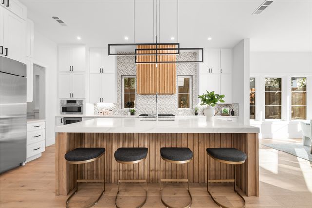 4426 Bonham Street, Dallas, TX 75229