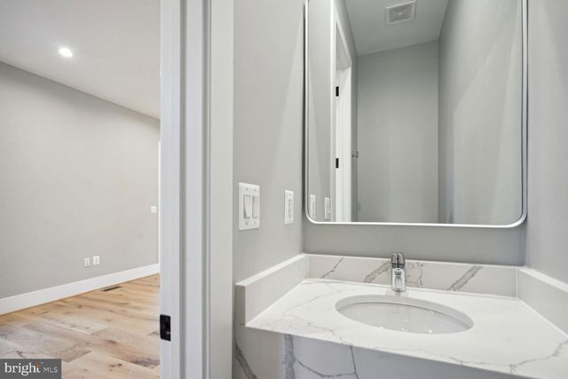 3901 NEW HAMPSHIRE AVE NW, Washington, DC 20011