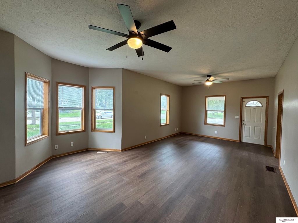 1406 N Main Street, Fremont, NE 68025