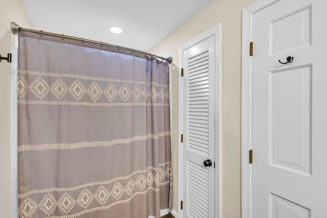 122 Swan St 102, Lowell, MA 01852