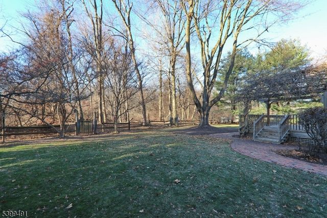 10 Red Maple Ln, Kenilworth Boro, NJ 07033