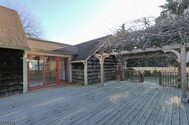 10 Red Maple Ln, Kenilworth Boro, NJ 07033