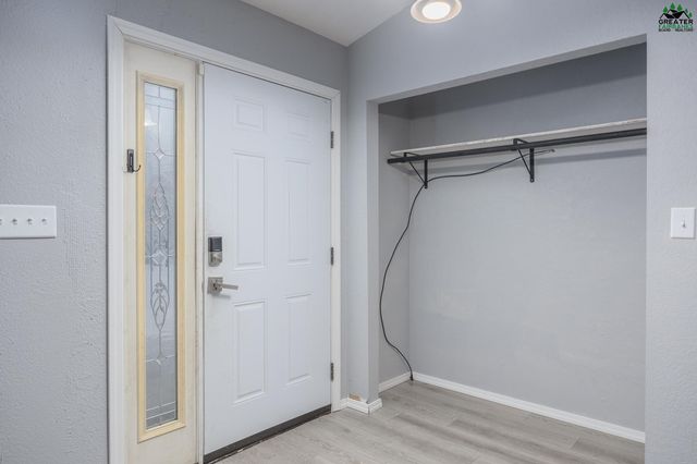 1382 SHUROS DRIVE, Fairbanks, AK 99709