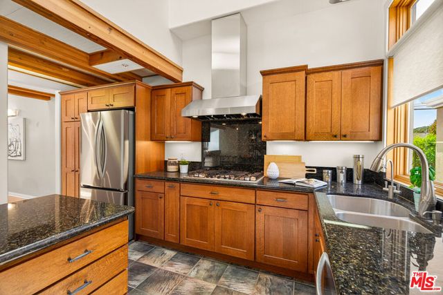 2411 4th Street 2, Santa Monica, CA 90405