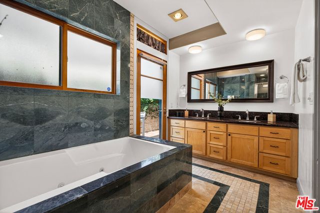 2411 4th Street 2, Santa Monica, CA 90405