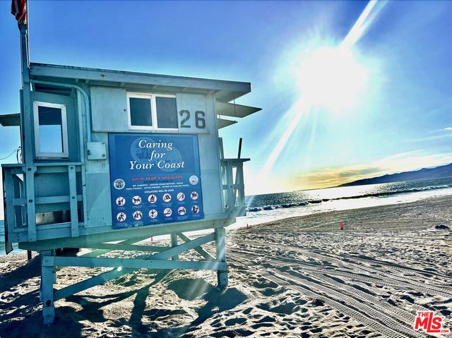 2411 4th Street 2, Santa Monica, CA 90405