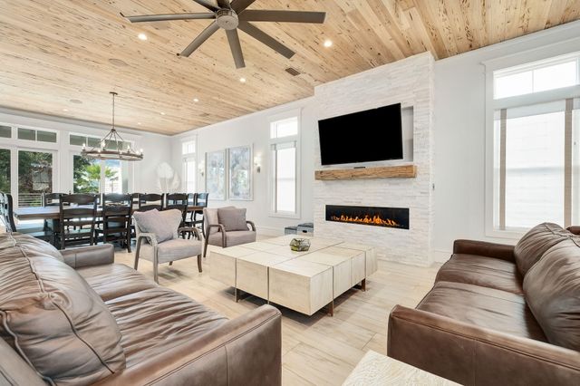 80 Hutchinson Street, Destin, FL 32541