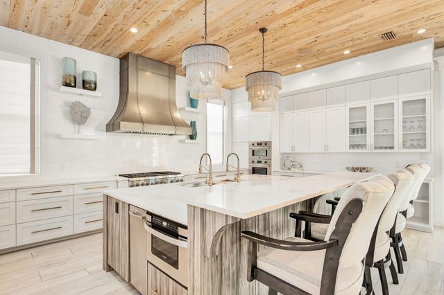 80 Hutchinson Street, Destin, FL 32541