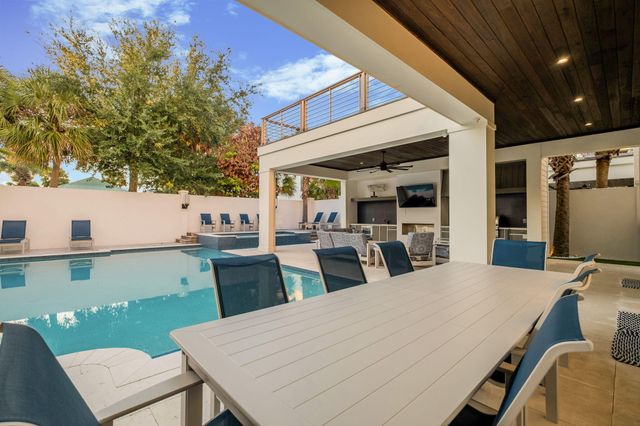 80 Hutchinson Street, Destin, FL 32541