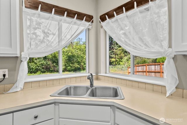 15802 123rd Avenue E, Puyallup, WA 98374
