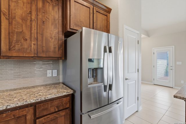 129 N 1ST ST, Floresville, TX 78114