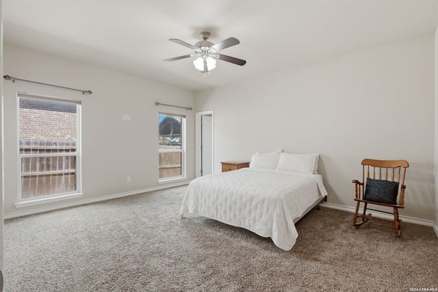 129 N 1ST ST, Floresville, TX 78114