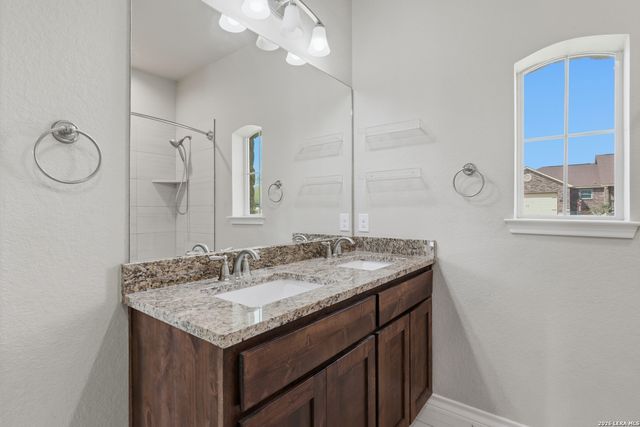 129 N 1ST ST, Floresville, TX 78114
