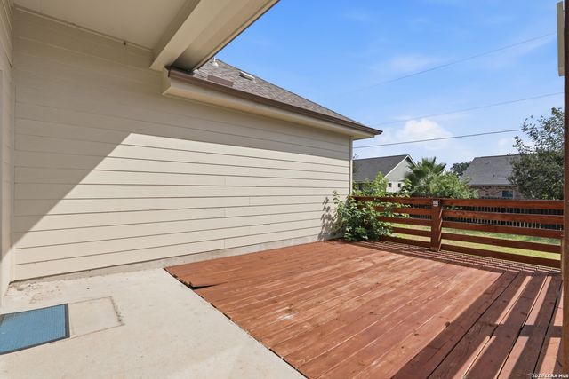 129 N 1ST ST, Floresville, TX 78114