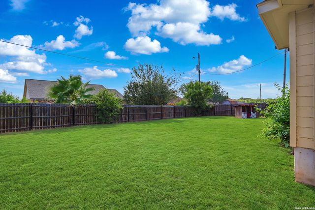 129 N 1ST ST, Floresville, TX 78114