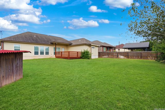 129 N 1ST ST, Floresville, TX 78114