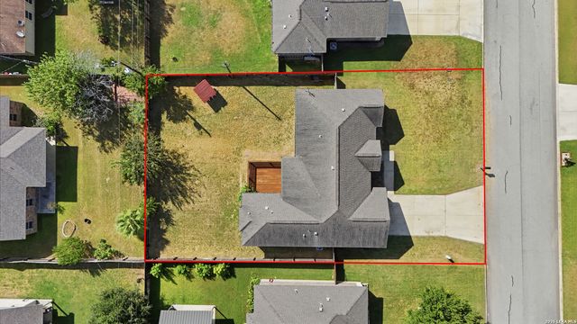 129 N 1ST ST, Floresville, TX 78114