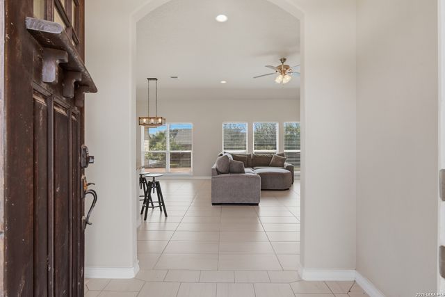 129 N 1ST ST, Floresville, TX 78114