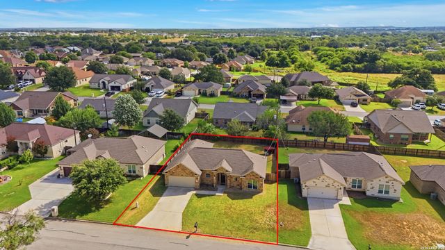 129 N 1ST ST, Floresville, TX 78114