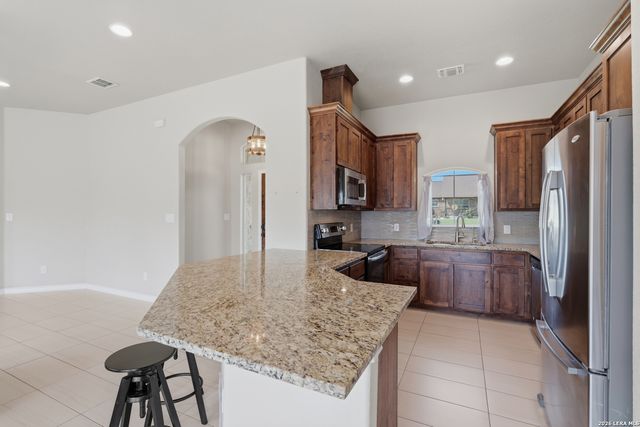 129 N 1ST ST, Floresville, TX 78114