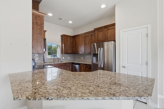 129 N 1ST ST, Floresville, TX 78114