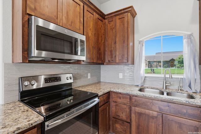 129 N 1ST ST, Floresville, TX 78114