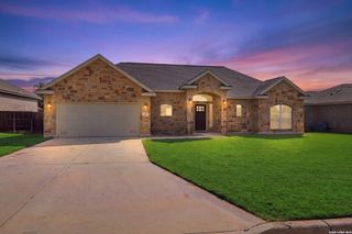 129 N 1ST ST, Floresville, TX 78114