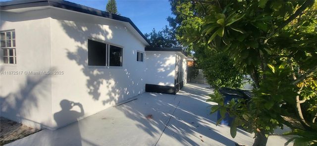 731 SW 3rd Ave, Hallandale Beach, FL 33009
