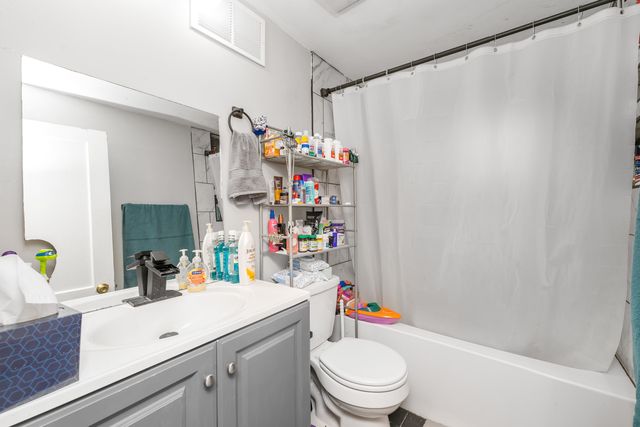 4240 Oakland Drive, Kalamazoo, MI 49008