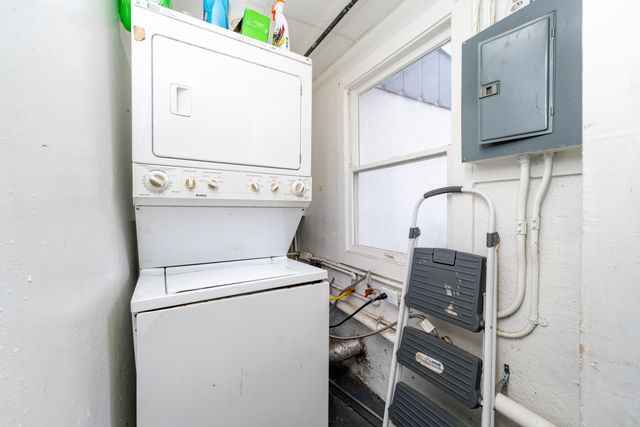 4240 Oakland Drive, Kalamazoo, MI 49008