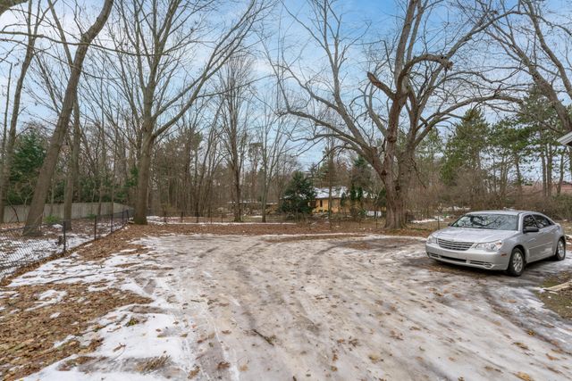 4240 Oakland Drive, Kalamazoo, MI 49008