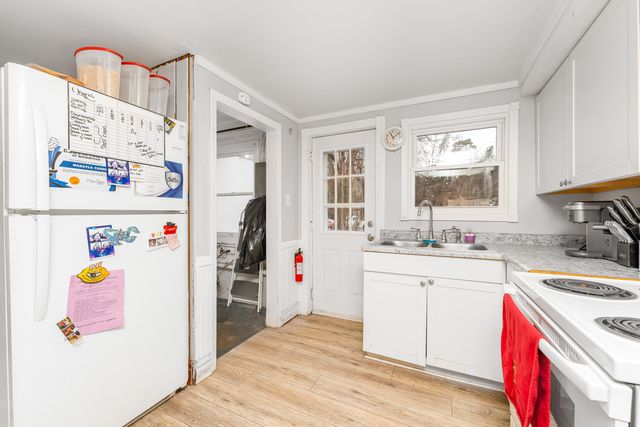 4240 Oakland Drive, Kalamazoo, MI 49008