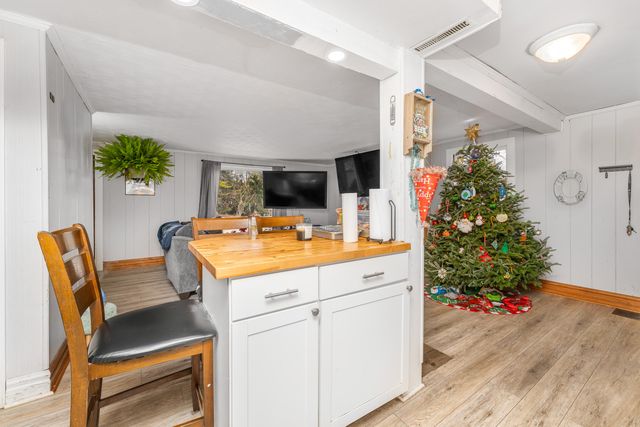 4240 Oakland Drive, Kalamazoo, MI 49008