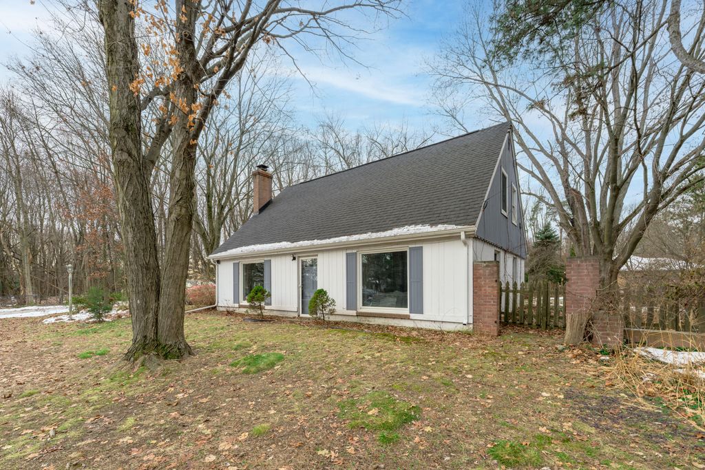 4240 Oakland Drive, Kalamazoo, MI 49008