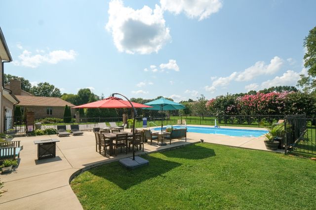 2104 Shannon Dr, Murfreesboro, TN 37129