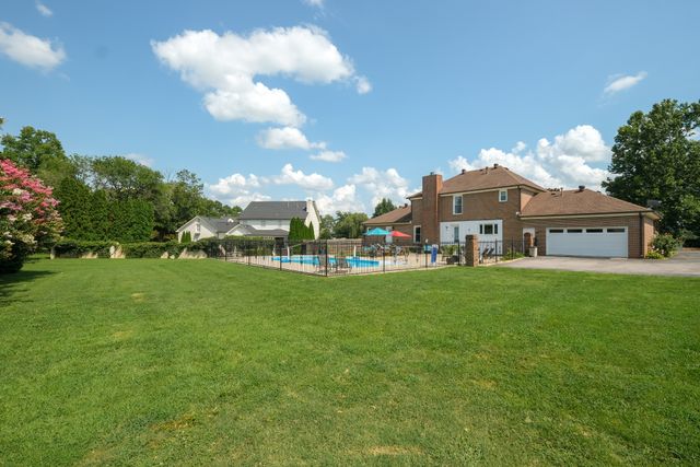 2104 Shannon Dr, Murfreesboro, TN 37129