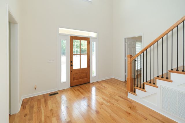 2104 Shannon Dr, Murfreesboro, TN 37129