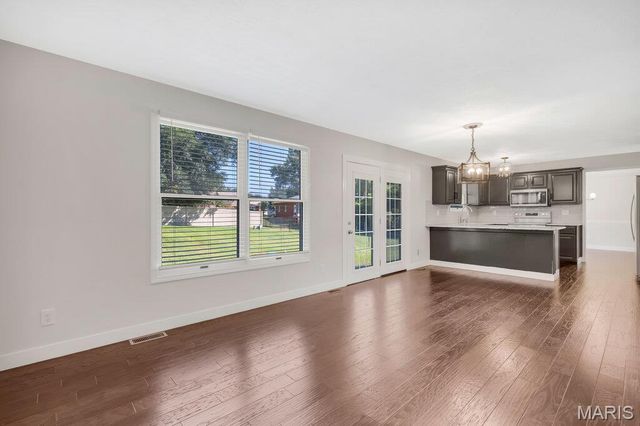 1902 Cheyenne Drive, Godfrey, IL 62035