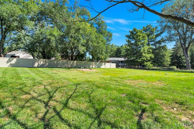 1902 Cheyenne Drive, Godfrey, IL 62035