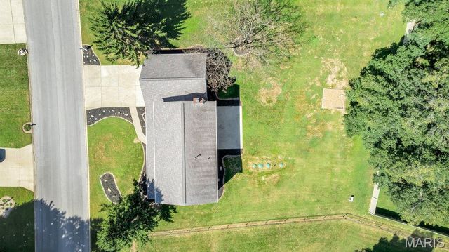 1902 Cheyenne Drive, Godfrey, IL 62035