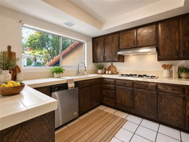 16568 Goldenrod Place, Encino, CA 91436
