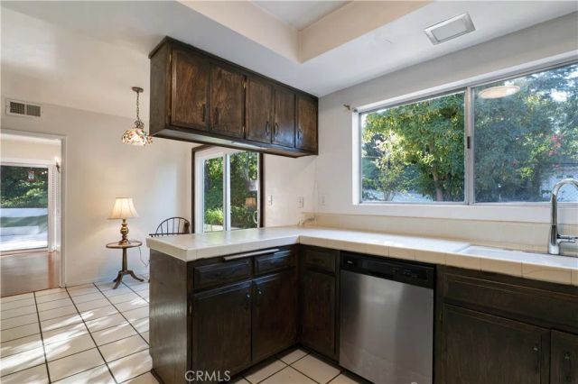 16568 Goldenrod Place, Encino, CA 91436
