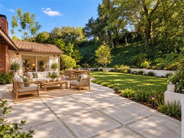 16568 Goldenrod Place, Encino, CA 91436