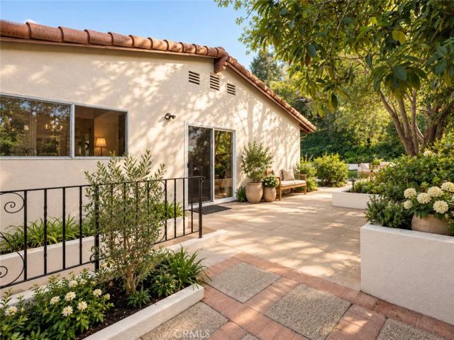 16568 Goldenrod Place, Encino, CA 91436