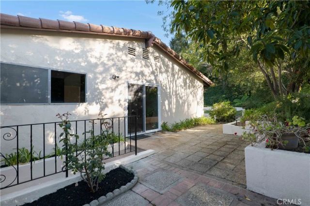 16568 Goldenrod Place, Encino, CA 91436