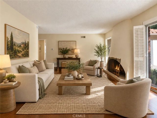 16568 Goldenrod Place, Encino, CA 91436
